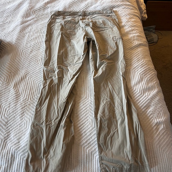 Eddie Bauer‎ Women’s Tan Cargo Pants size 10 - Picture 3 of 3